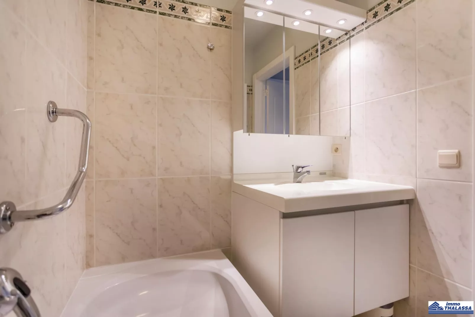Royal 0303 + garage 19-Badezimmer