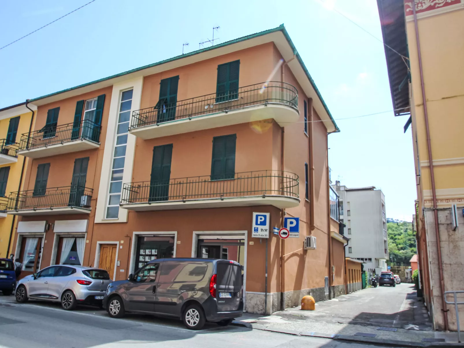 Via Nazionale-Outside