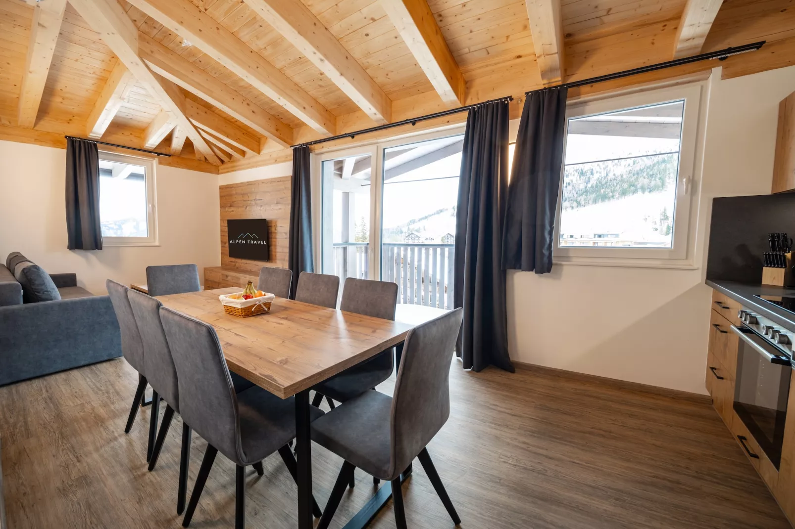 Penthouse Four-bedroom Apartment – KA4P-Esszimmer
