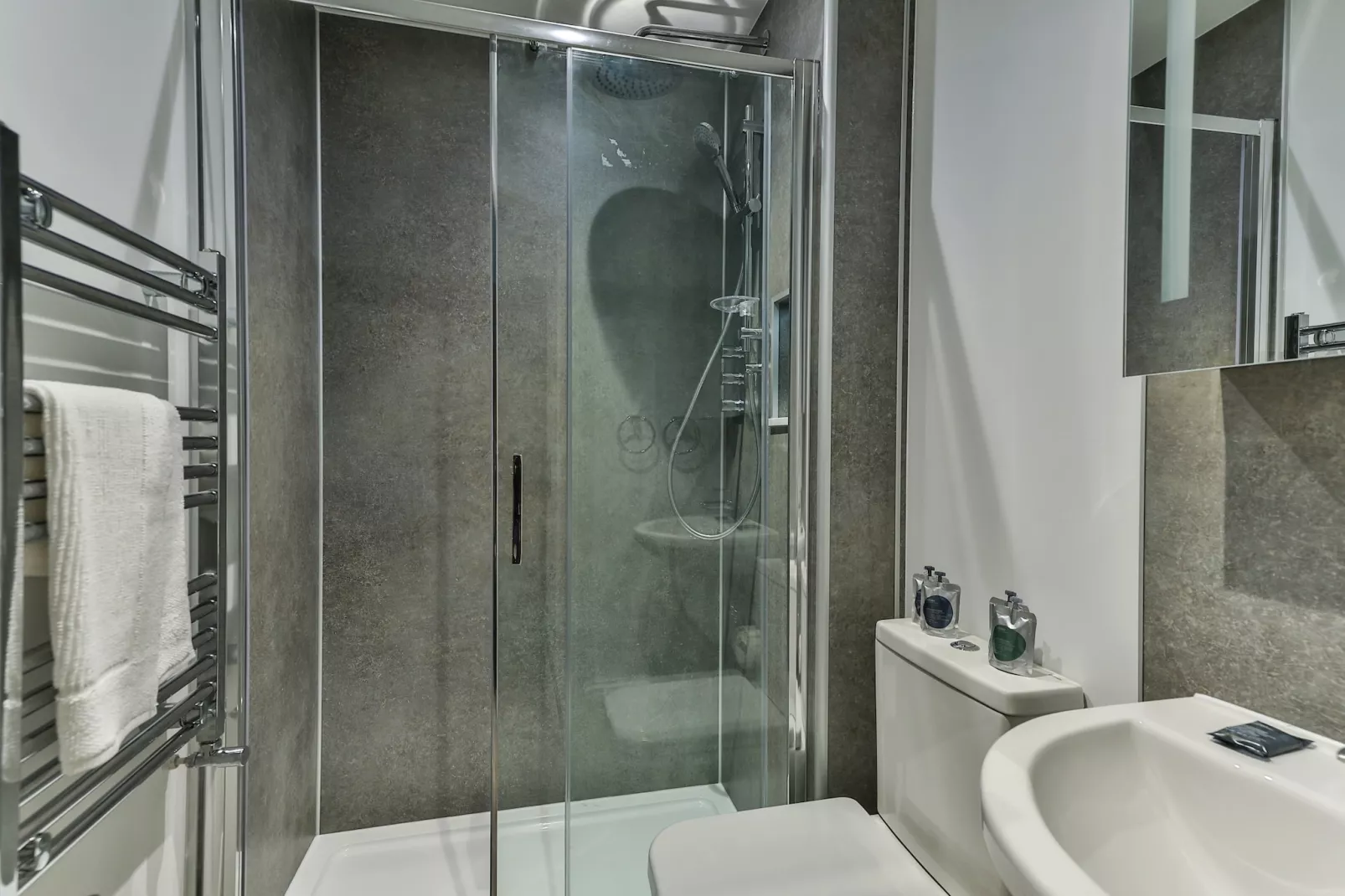 Belle House, Apt 1-Bathroom