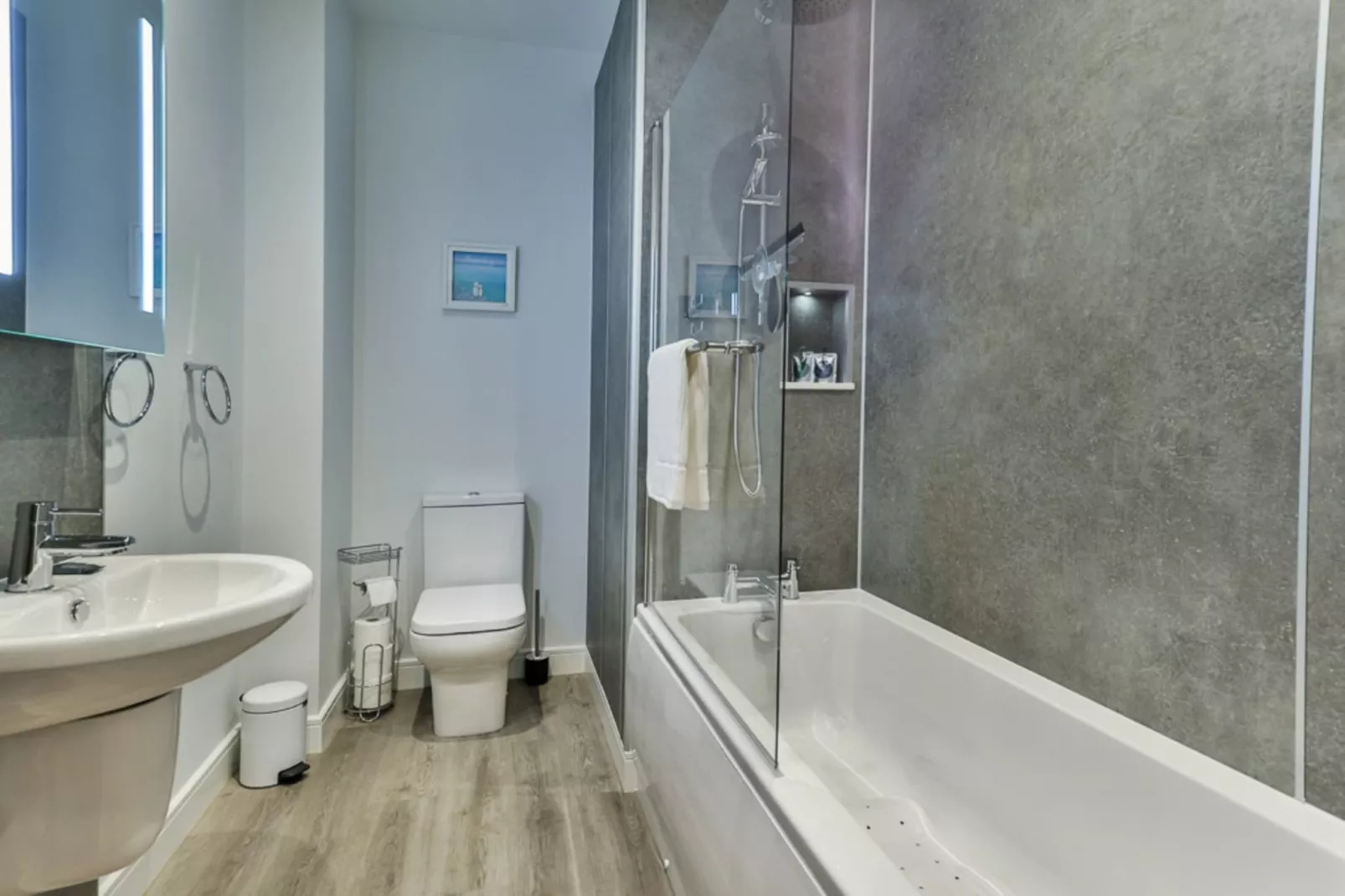 Belle House, Apt 4-Bathroom