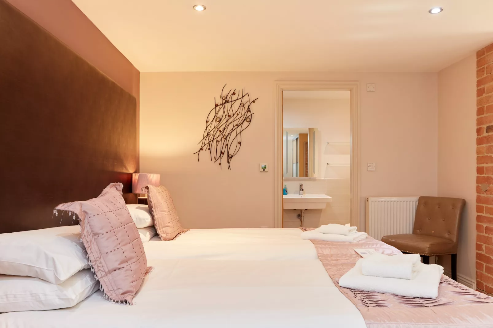 Sunshine Cottage-Bedroom