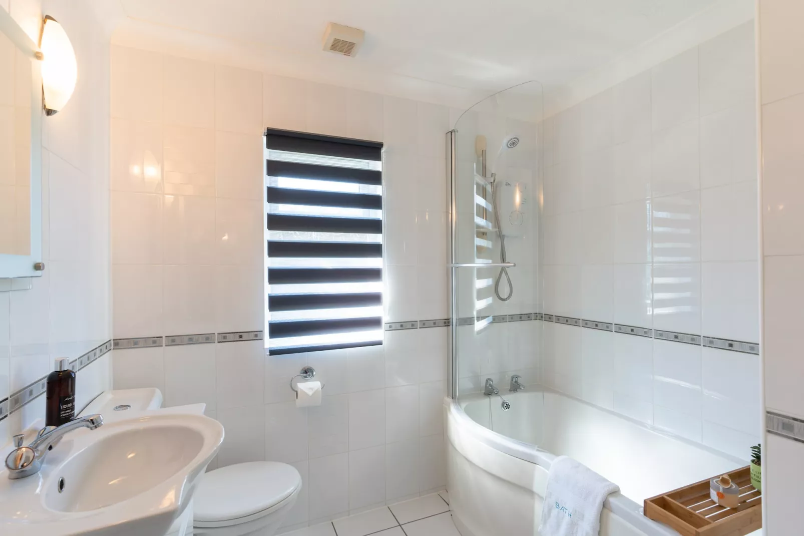 Serendipity Lodge-Bathroom