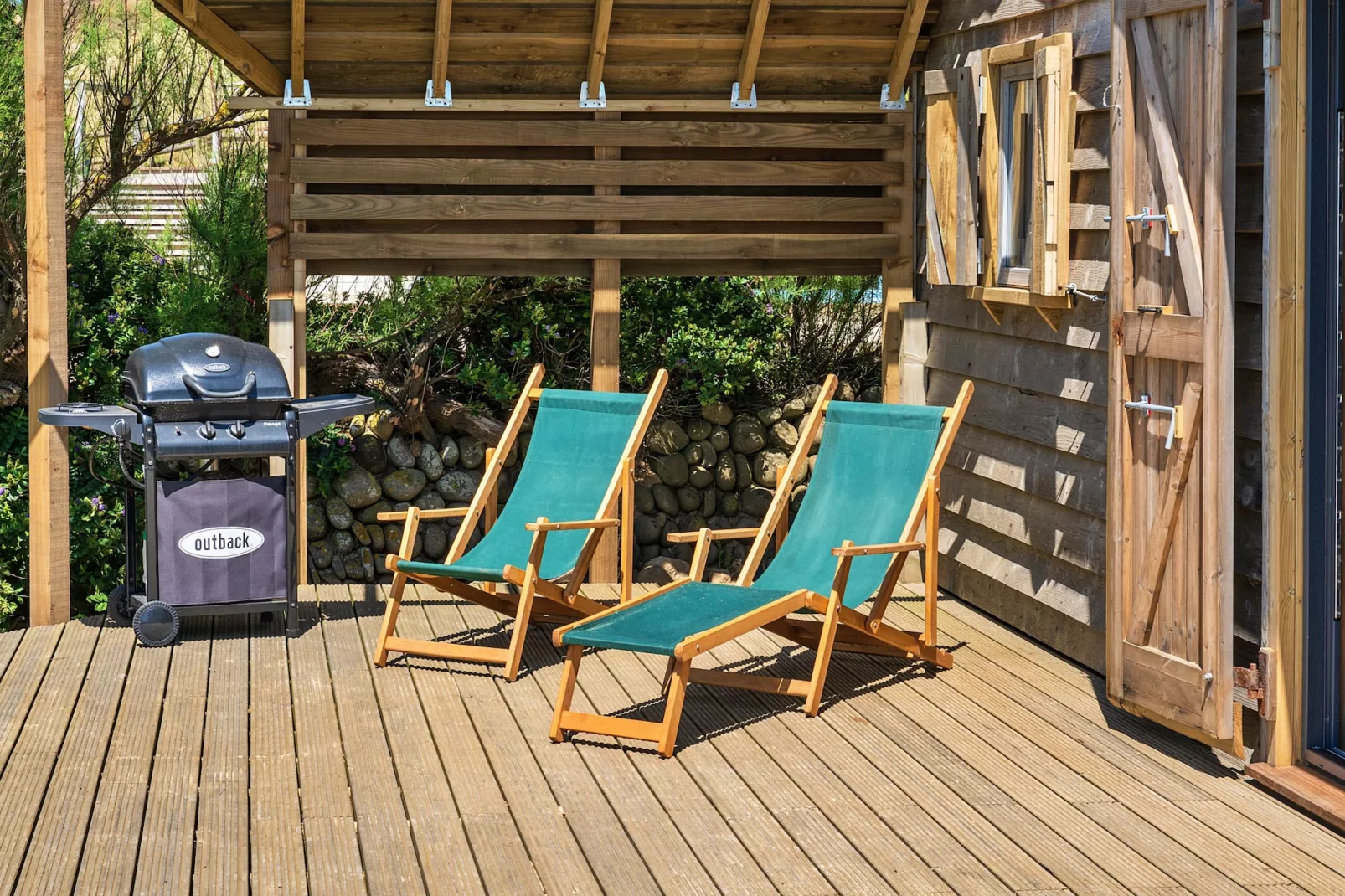 Driftwood-Terrace balcony