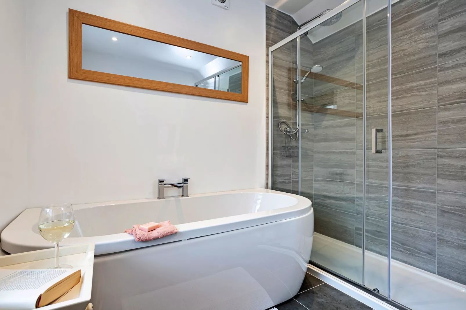 Courtyard Cottage-Bathroom