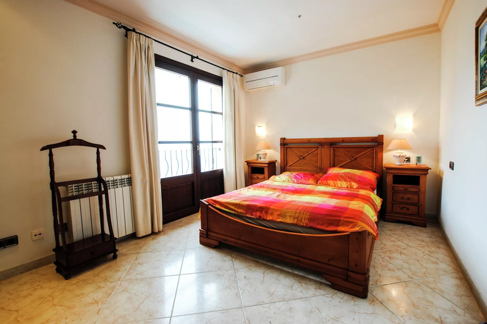 Wundeschönes & Nachhaltiges Casa Cap Vermell-Schlafzimmer