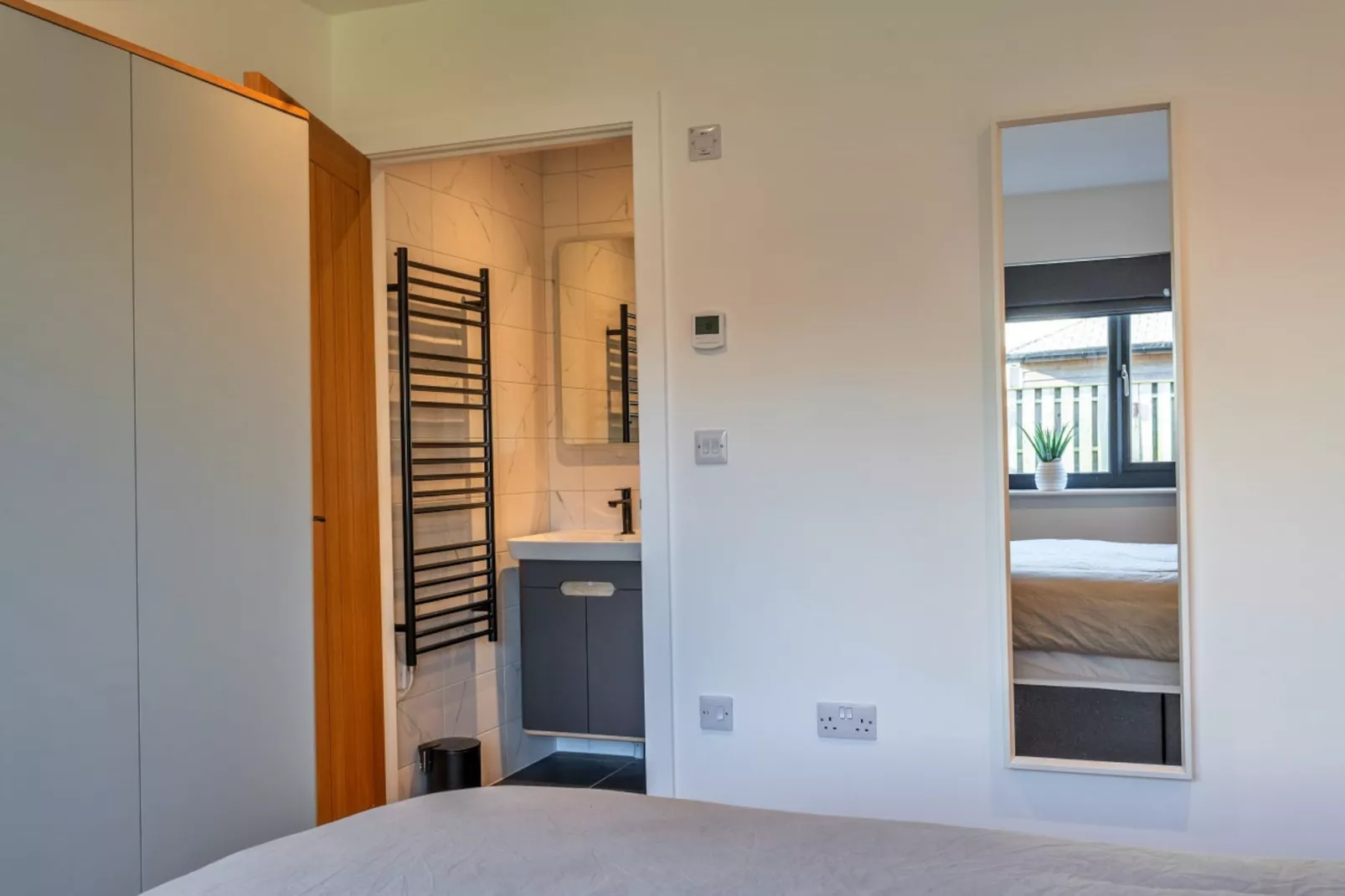 Scilla-Bedroom