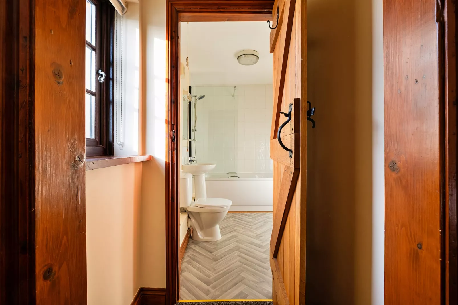 Walton Maisonette-Bathroom