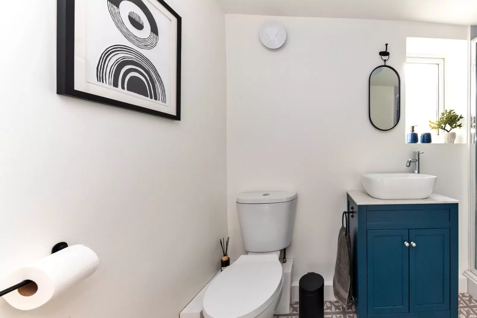Sheila's Cottage-Bathroom
