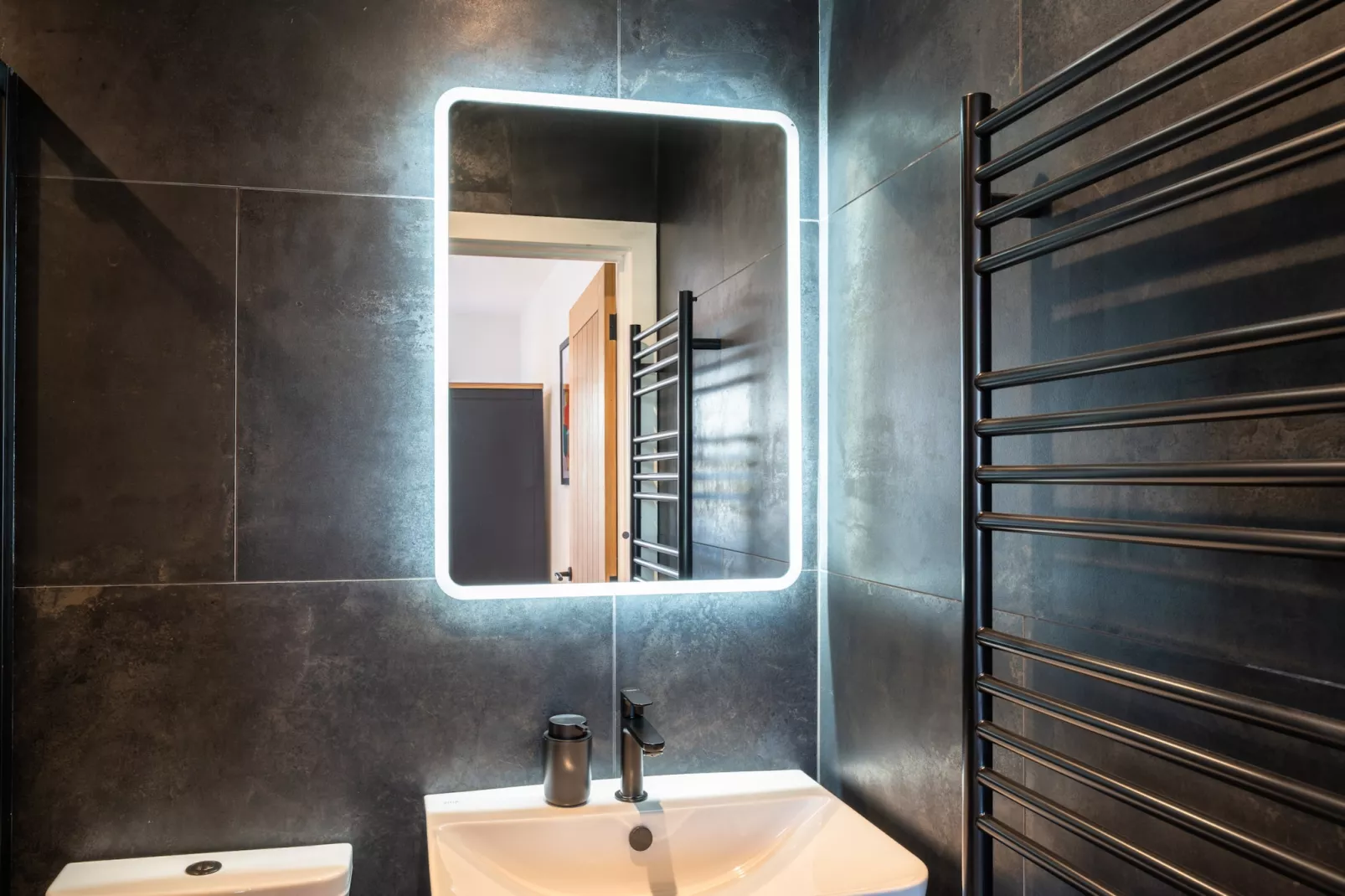 Lizard Point-Bathroom