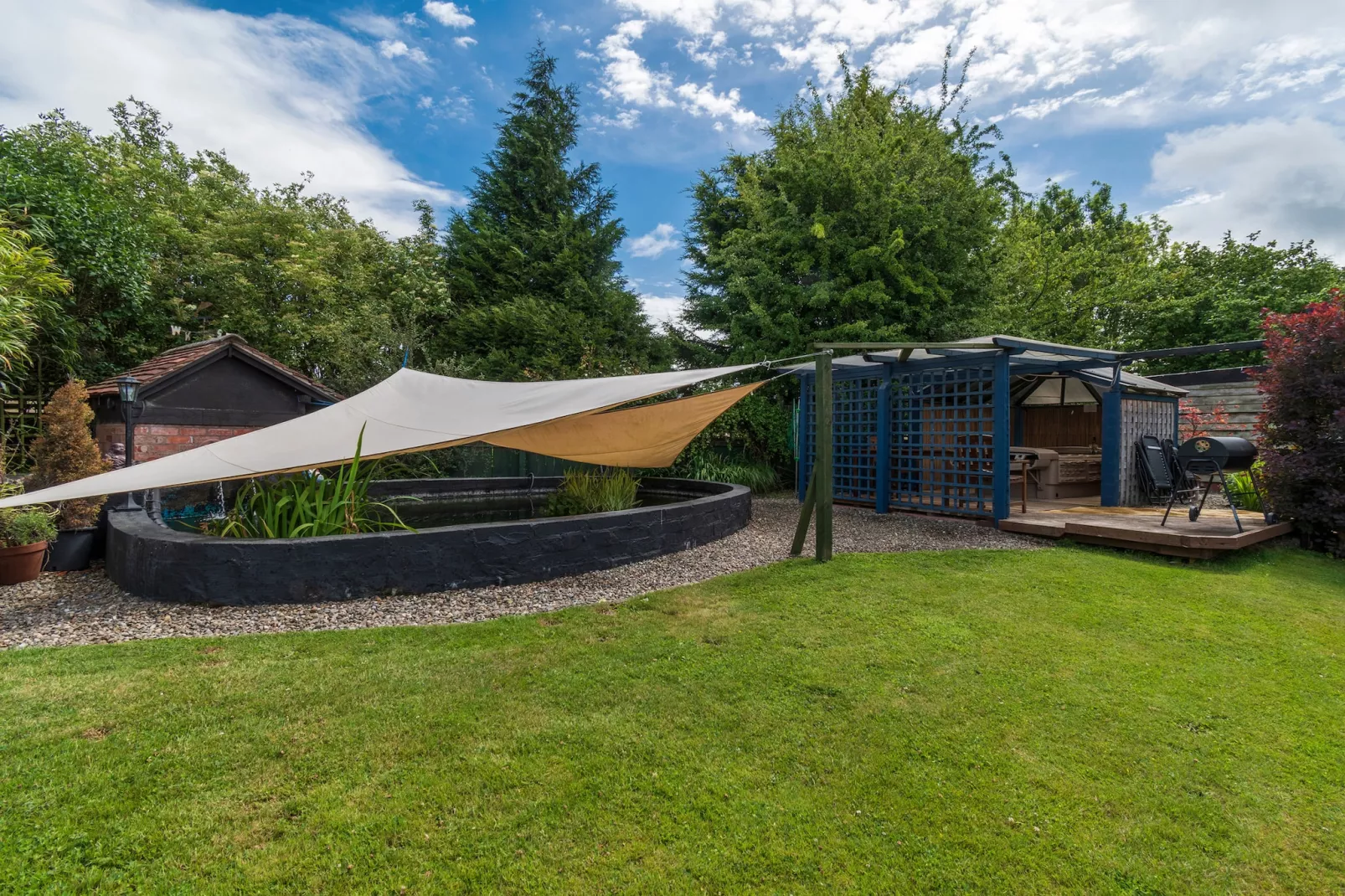 The Grove Annexe-Gardens summer