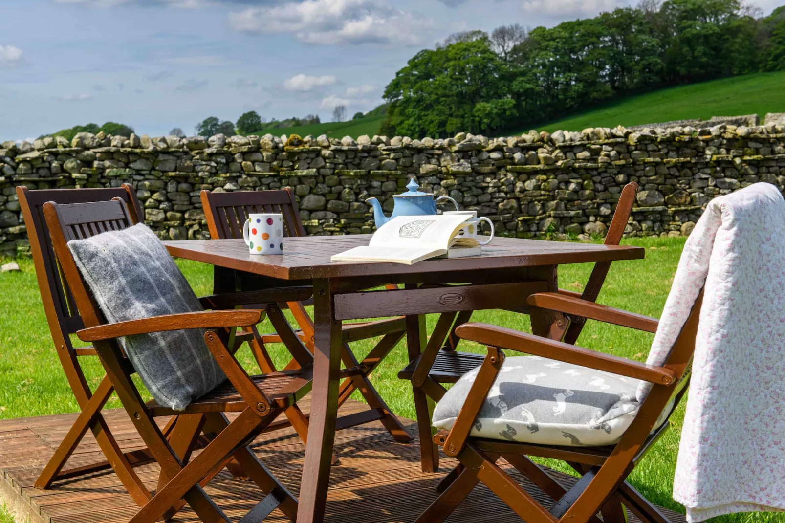 Shepherds Cottage at Mile House Farm-Gardens summer