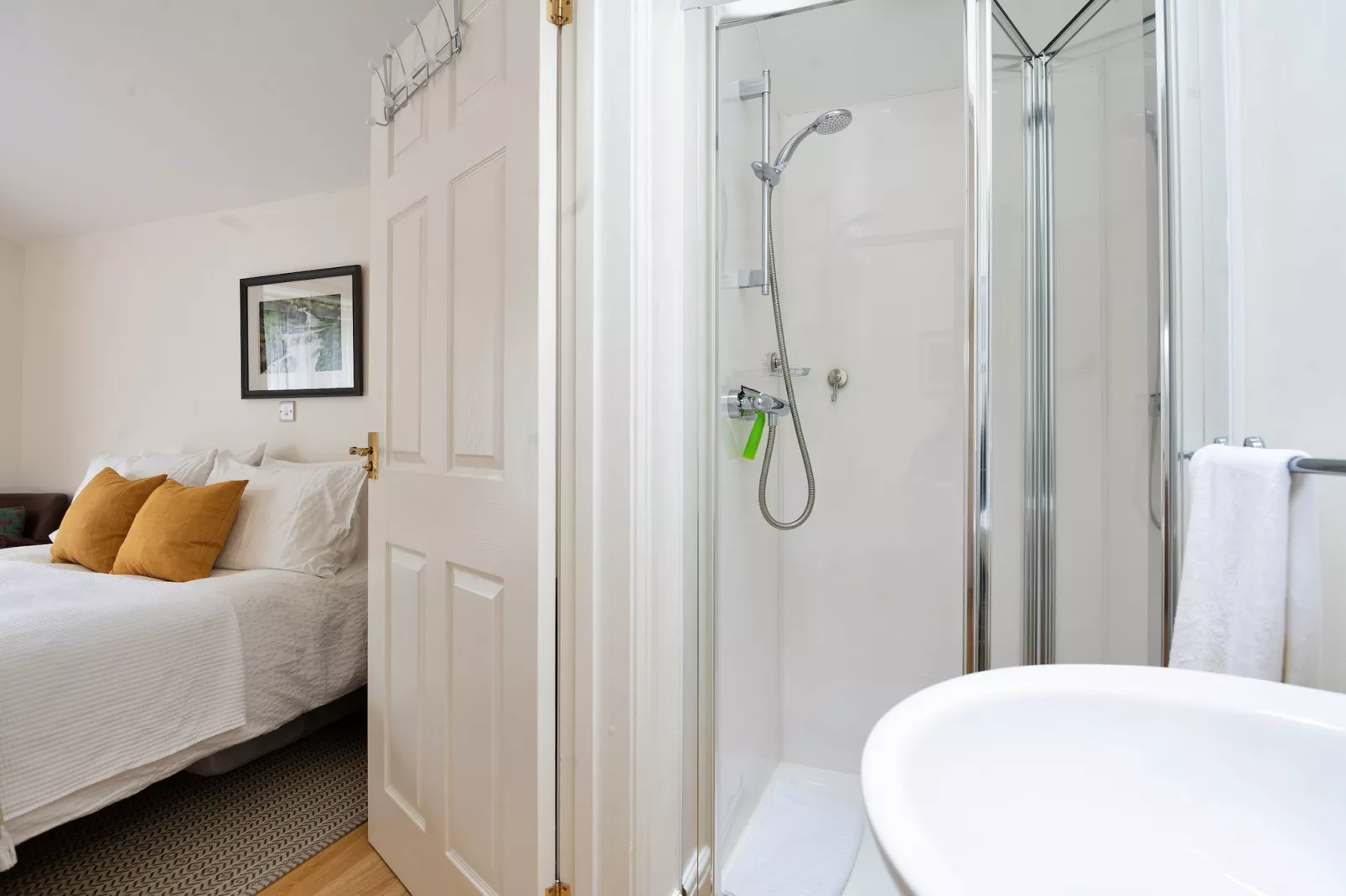 Hermon Bach-Bathroom