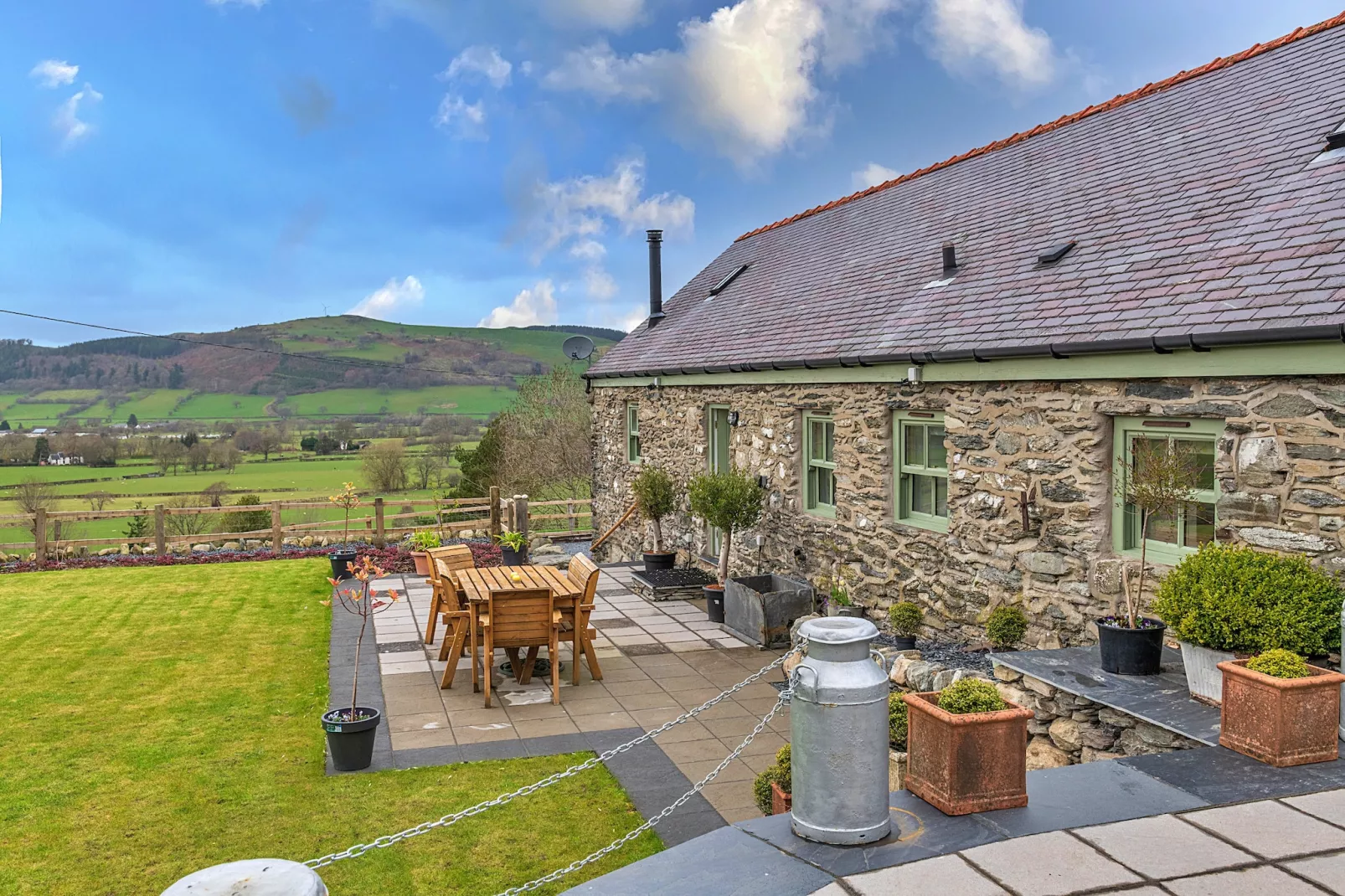Moelis Barn-Outdoor