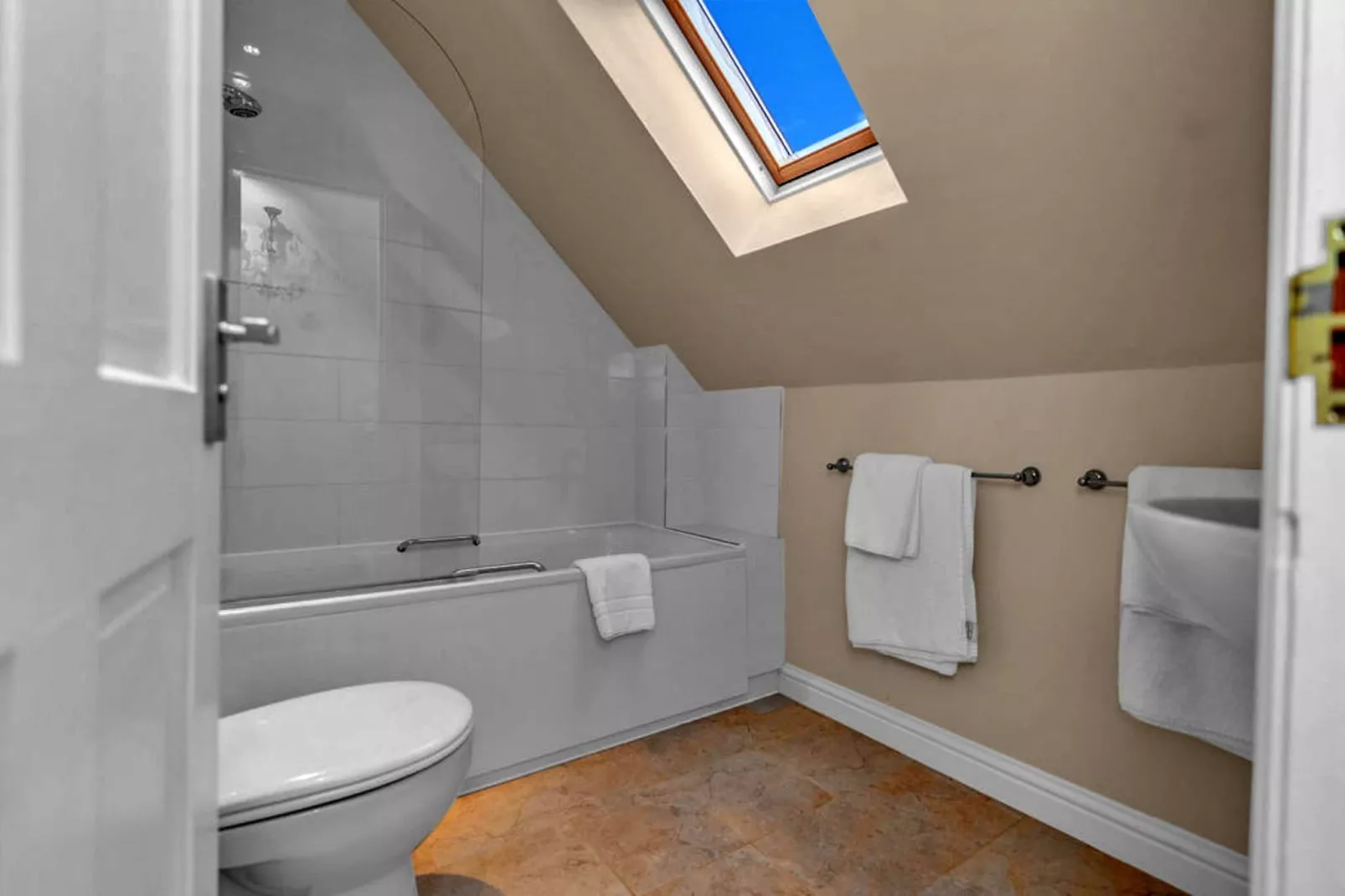 Woodman's Cottage-Bathroom