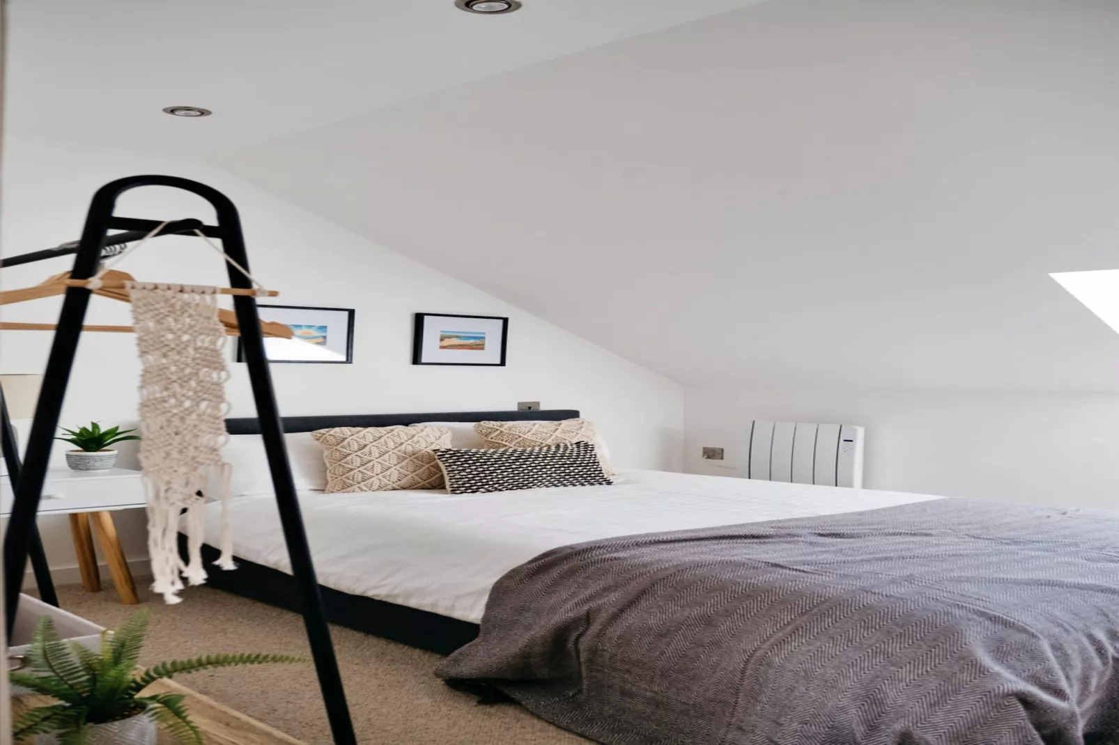 Tolcarne Stay - Luxury Newquay Apartment-Bedroom