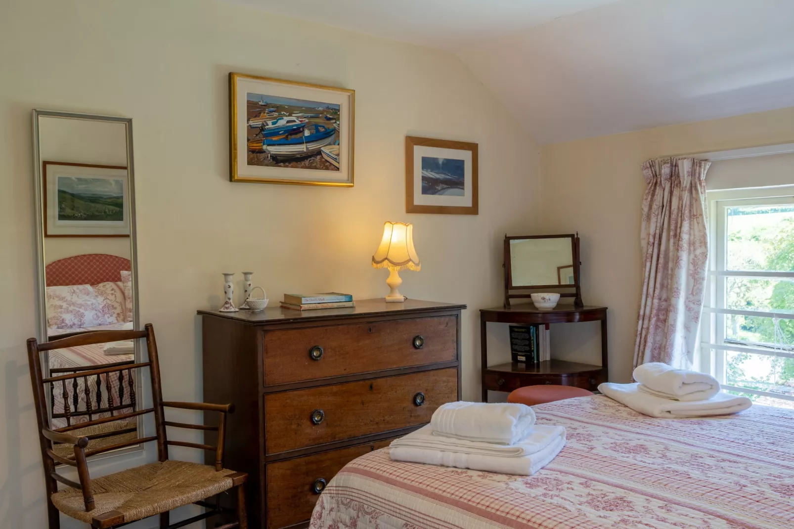 Valley Cottage-Bedroom