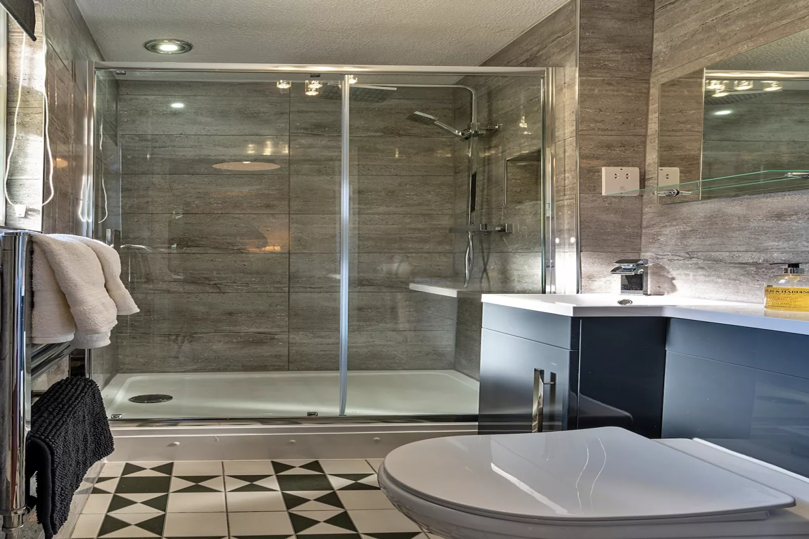 The Annexe at Rosebud Cottage-Bathroom