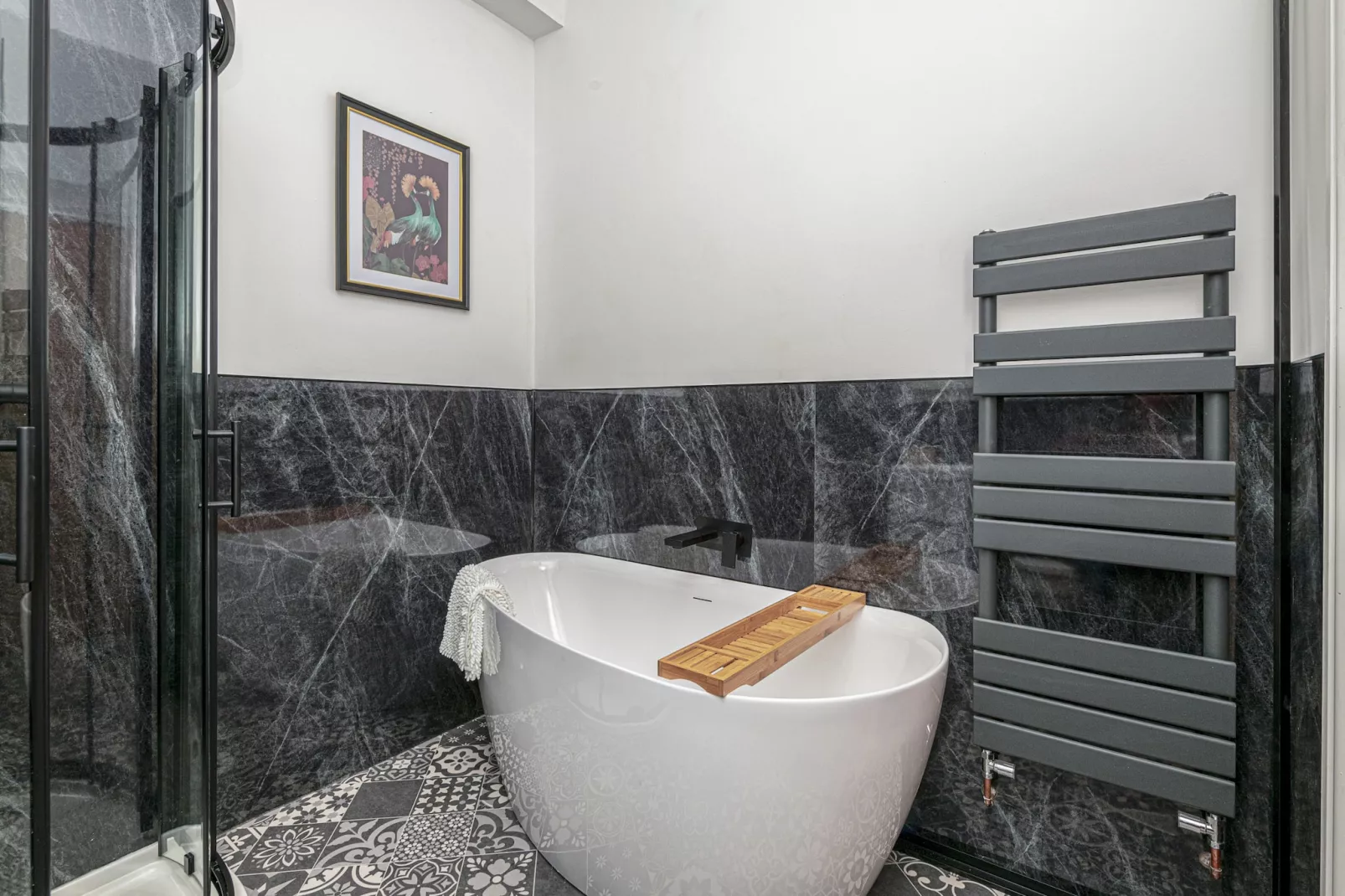 Peace Retreats Apartment - Pwllheli-Bathroom