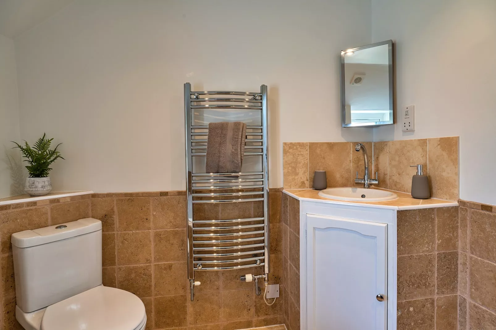 Trethew Cottage-Bathroom