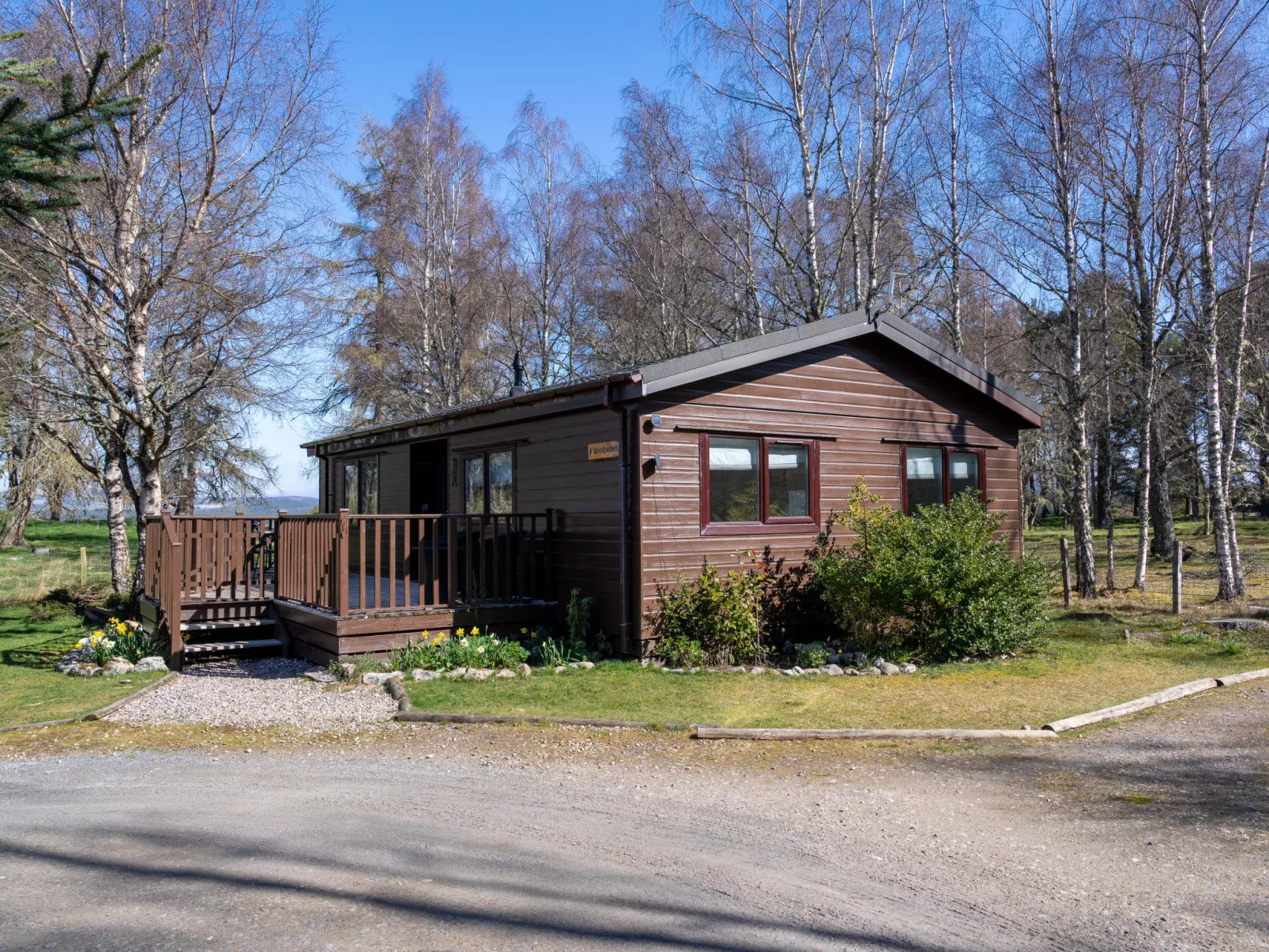 Woodpecker Lodge-Outside