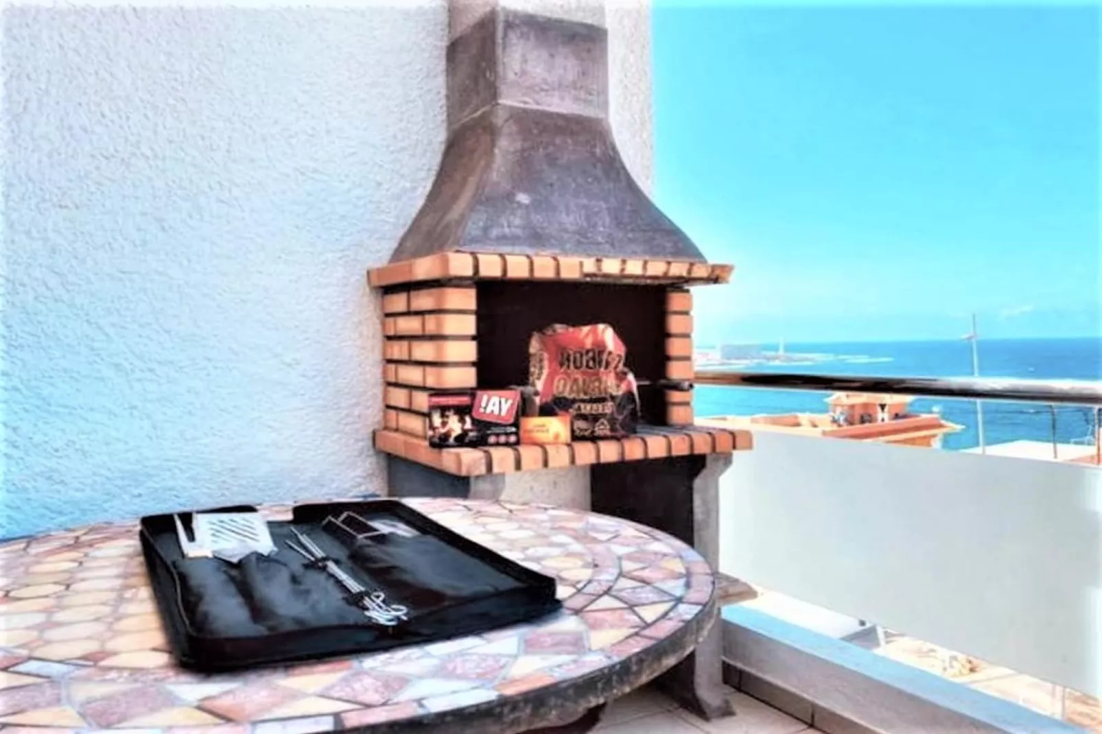 Apartamento en playa Las Carmenes-Facilities