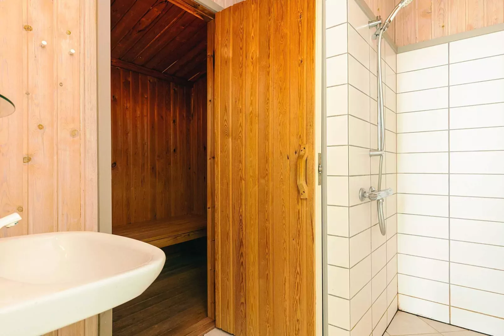 Secluded Pool Retreat - By Traum Ferienwohnungen-Indoor