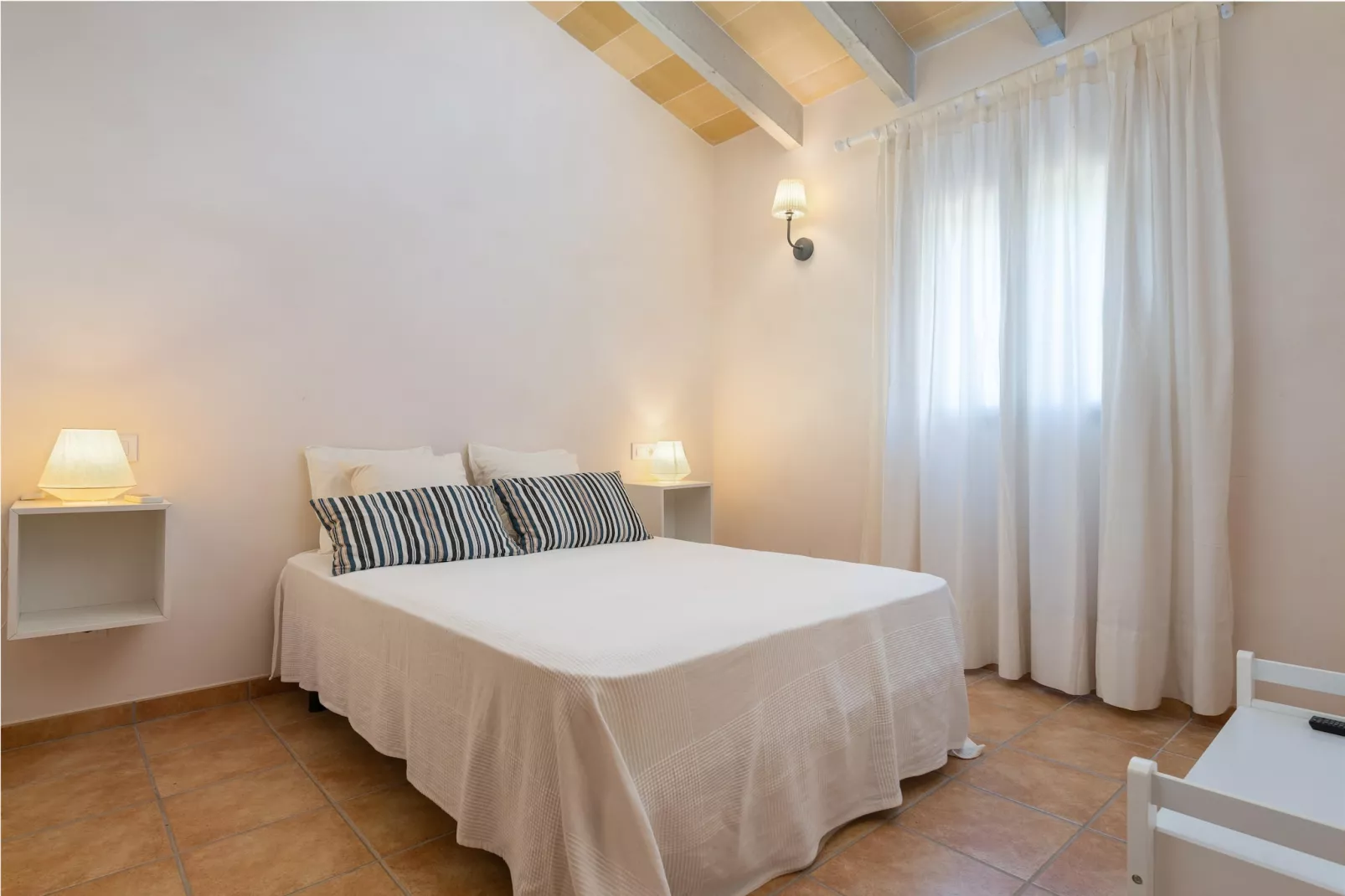 Son EsquerrÀ-Schlafzimmer