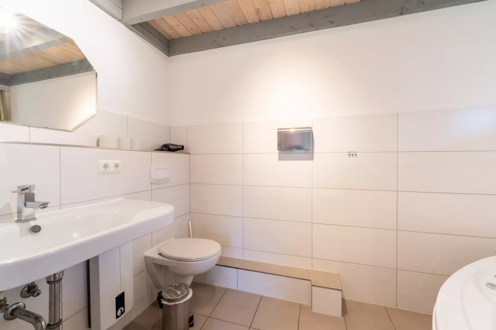 Kranich 244-Bathroom