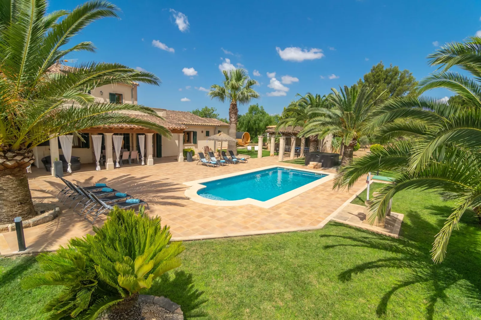 Villa Sun Club Home-Image-tags.