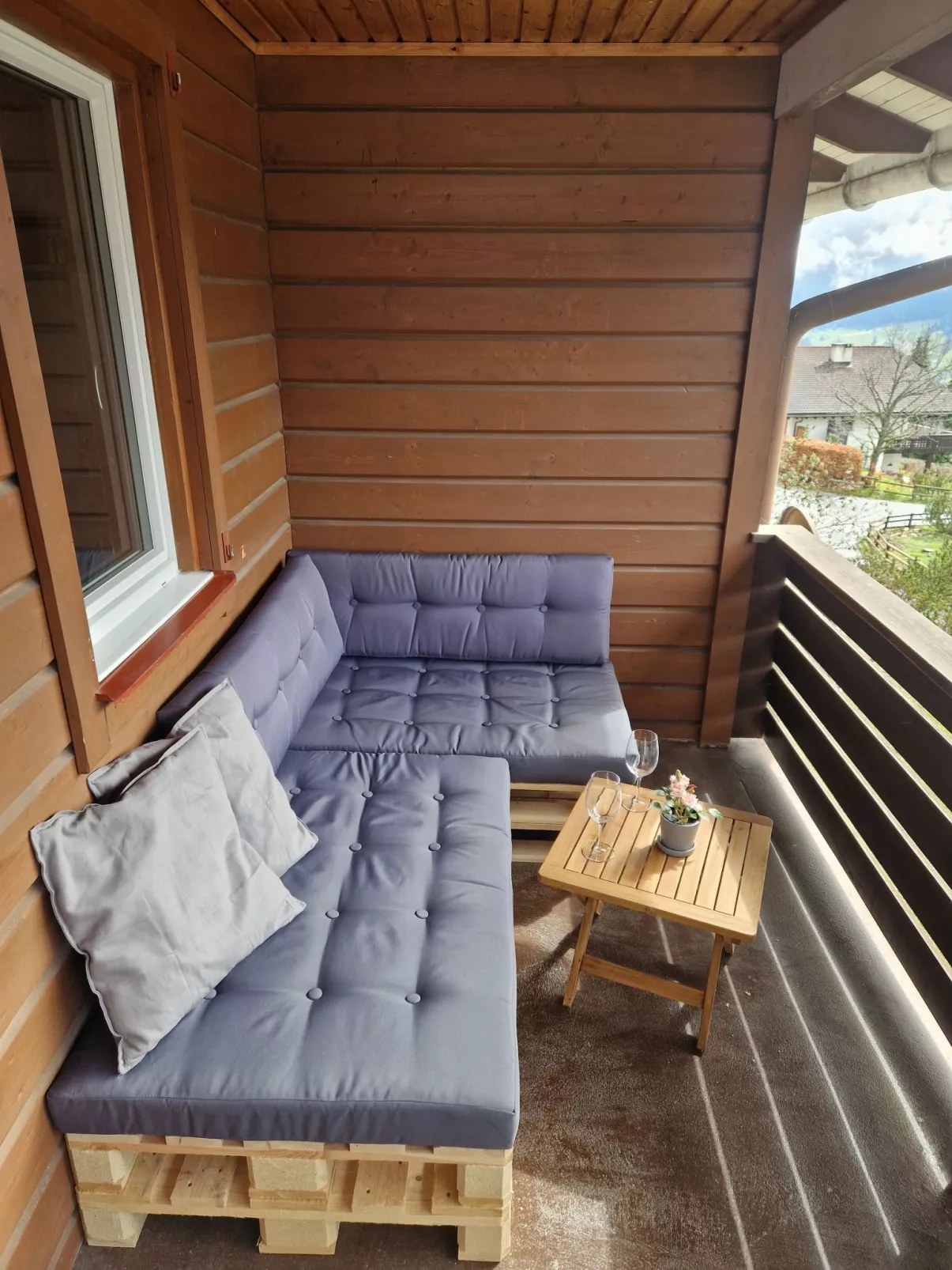 Crap Grisch-Outside