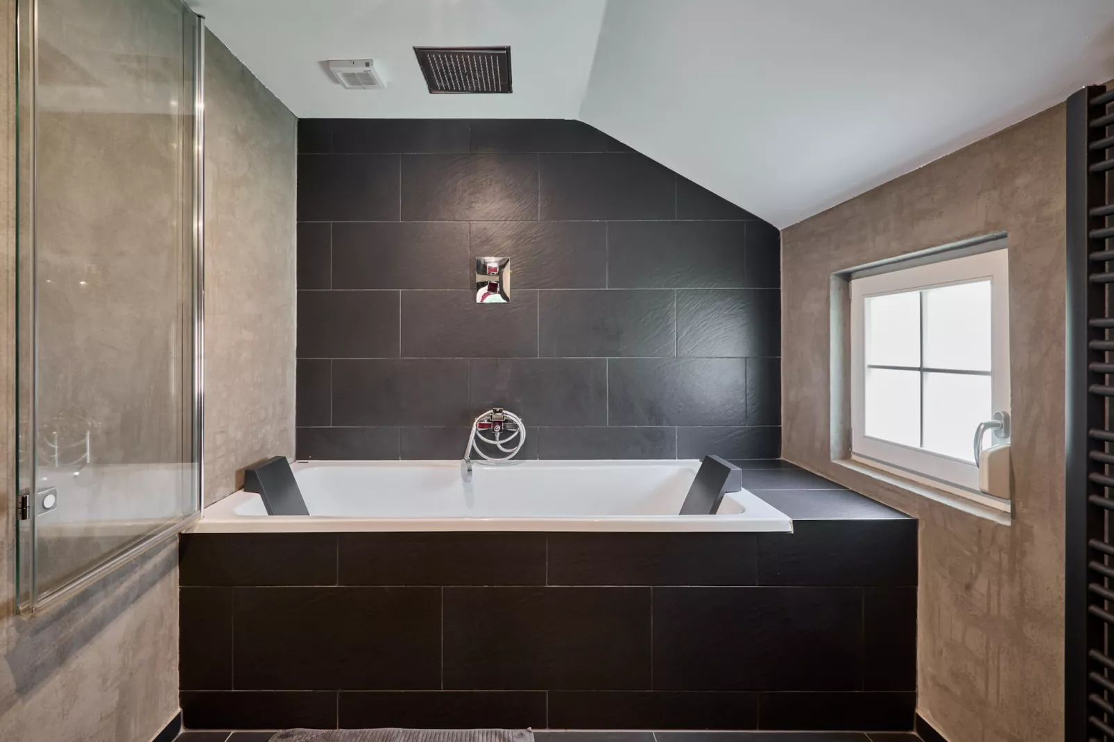 Horni Marsov KHF325-Badezimmer