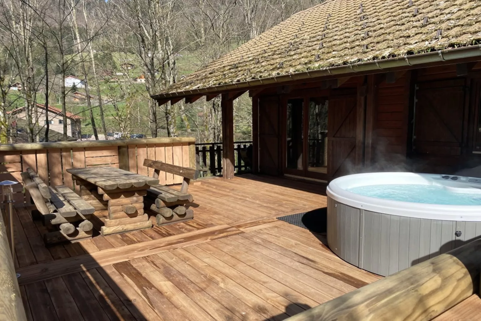 LE RENNE  Chalet en bois au calme avec SPA Jacuzzi-Extérieur