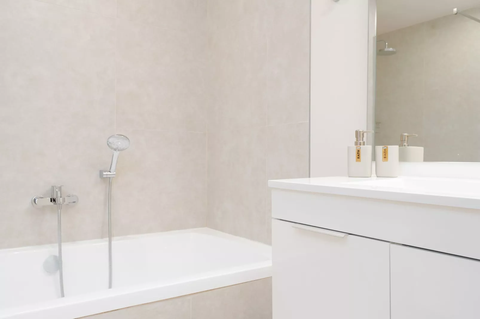 Jardinana - apartment with two bedrooms close to b-Bathroom