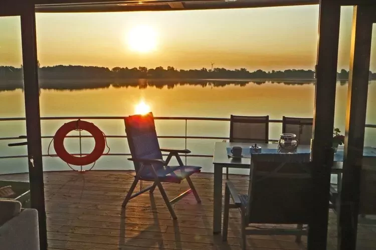 Floating 44 / Boot 1 / 3 Personen-Exterior summer