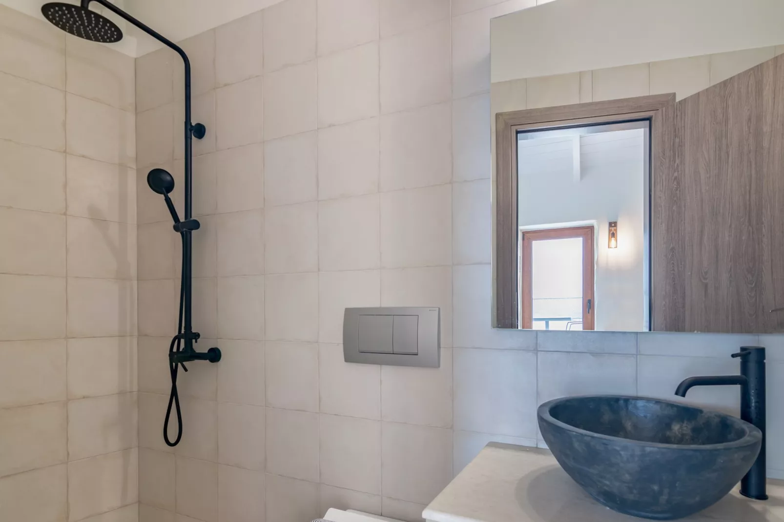Iliahtida-Bathroom