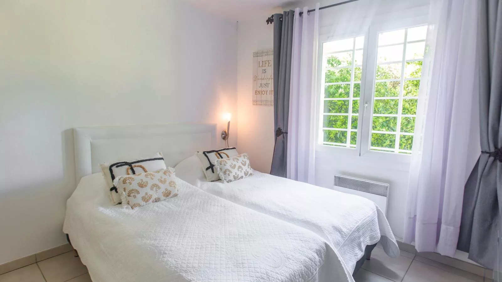 Les Romarins-Bedroom