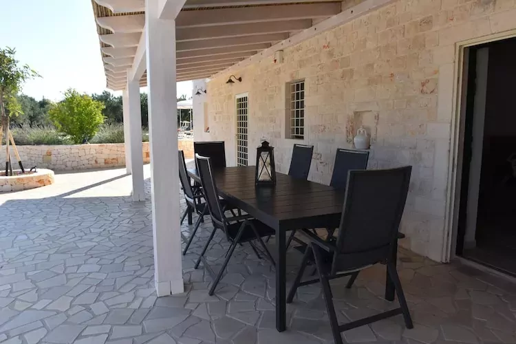 Villa Trulli dell'amore mit beheiztem Pool in Ostuni-Terrace balcony