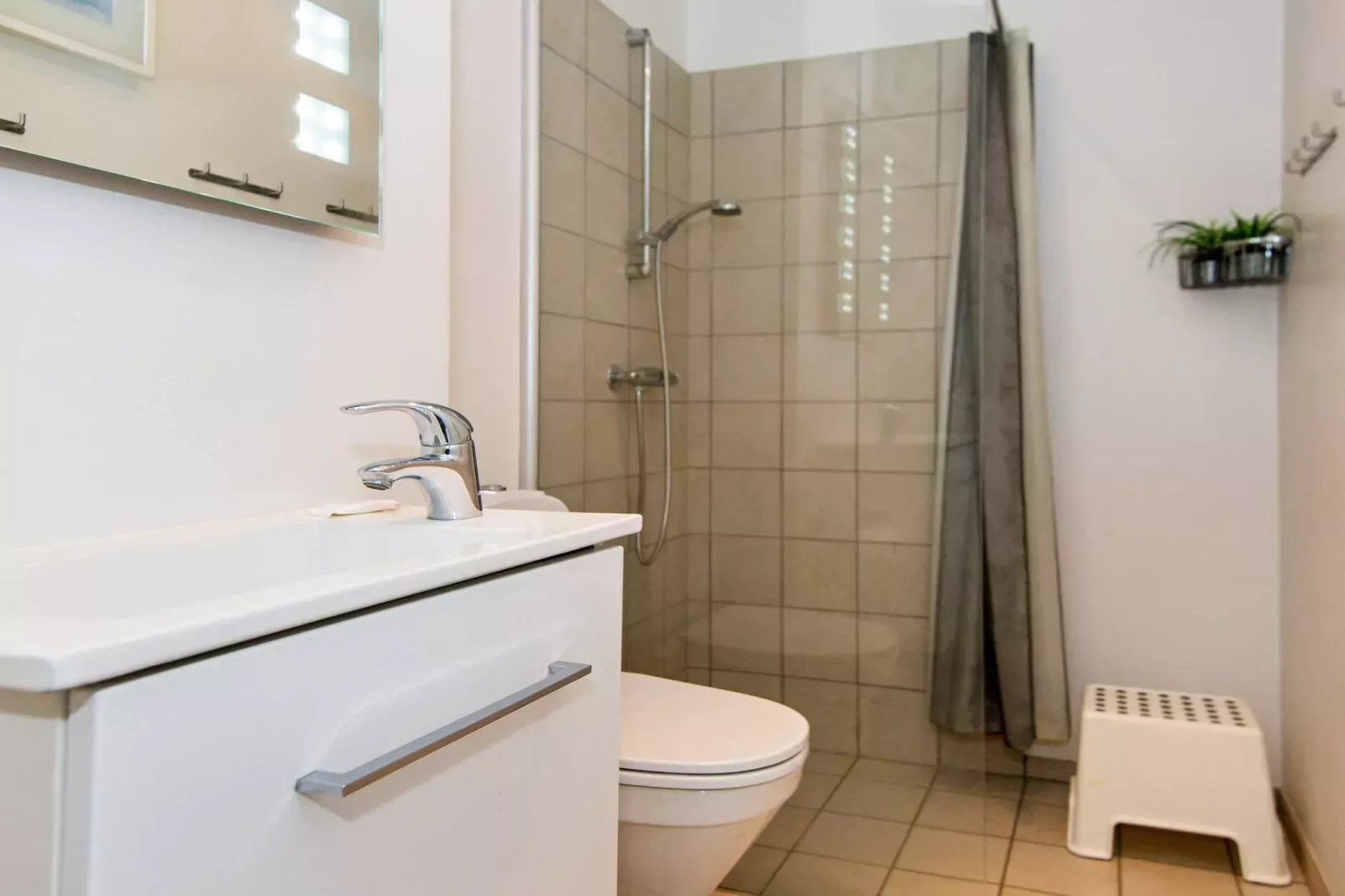 2 room,ground floor or 1.-Indoor