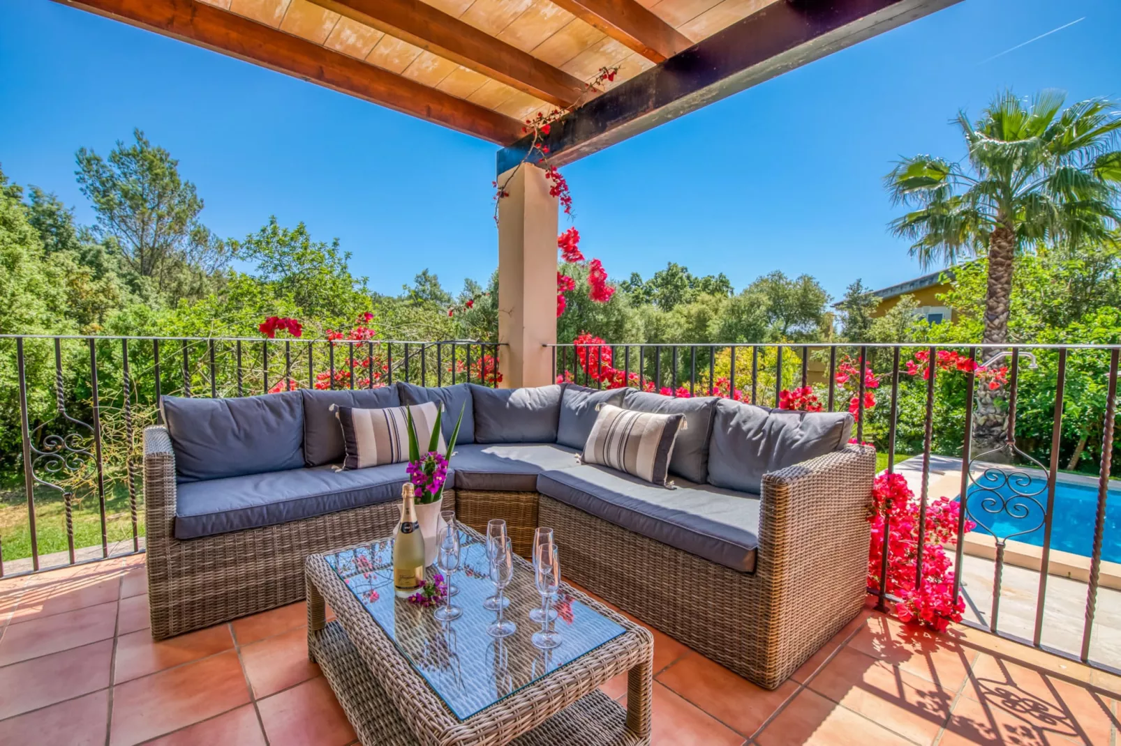 Villa Flores-Terrace balcony