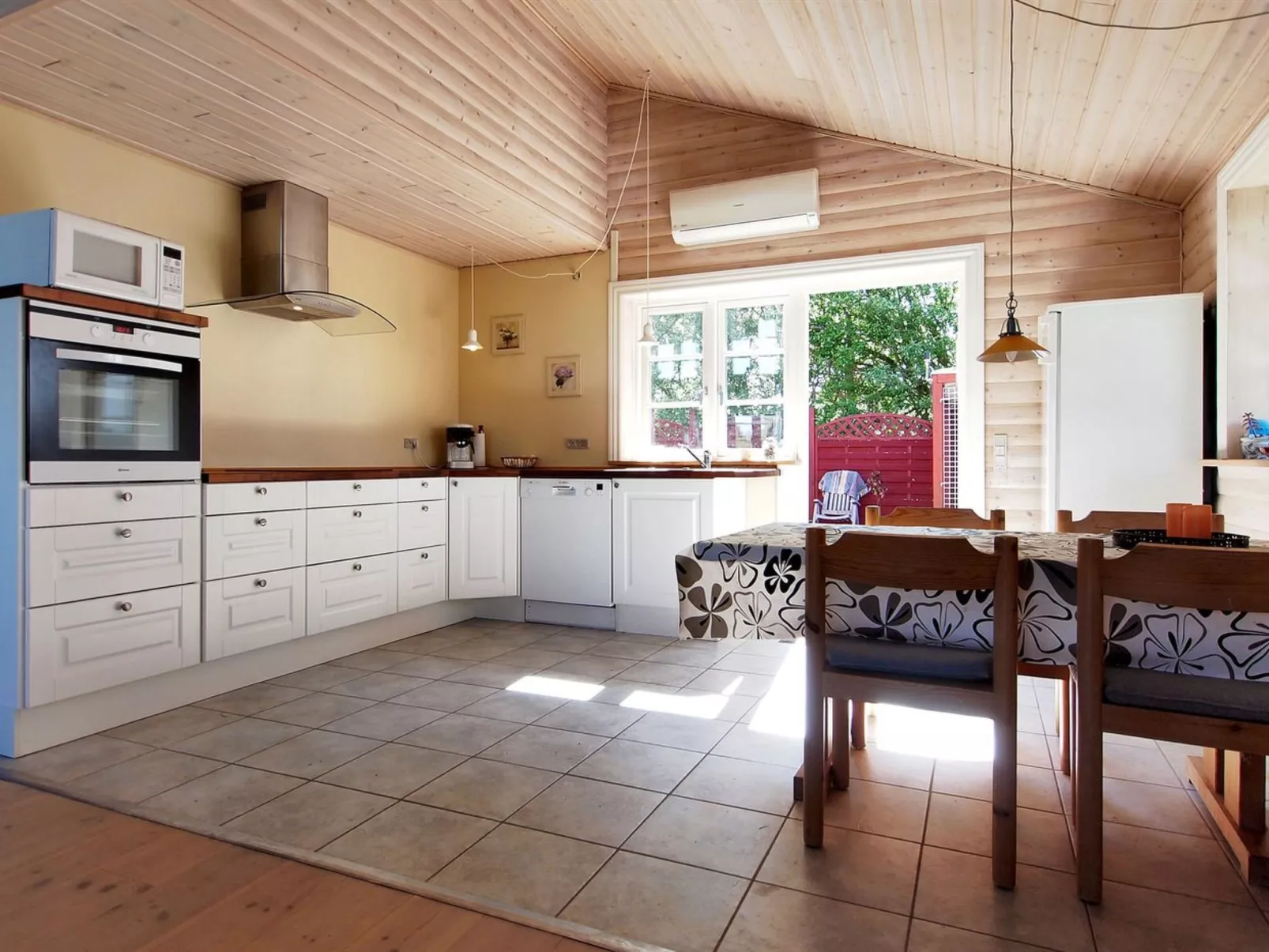 "Salme" - 100m from the sea-Drinnen