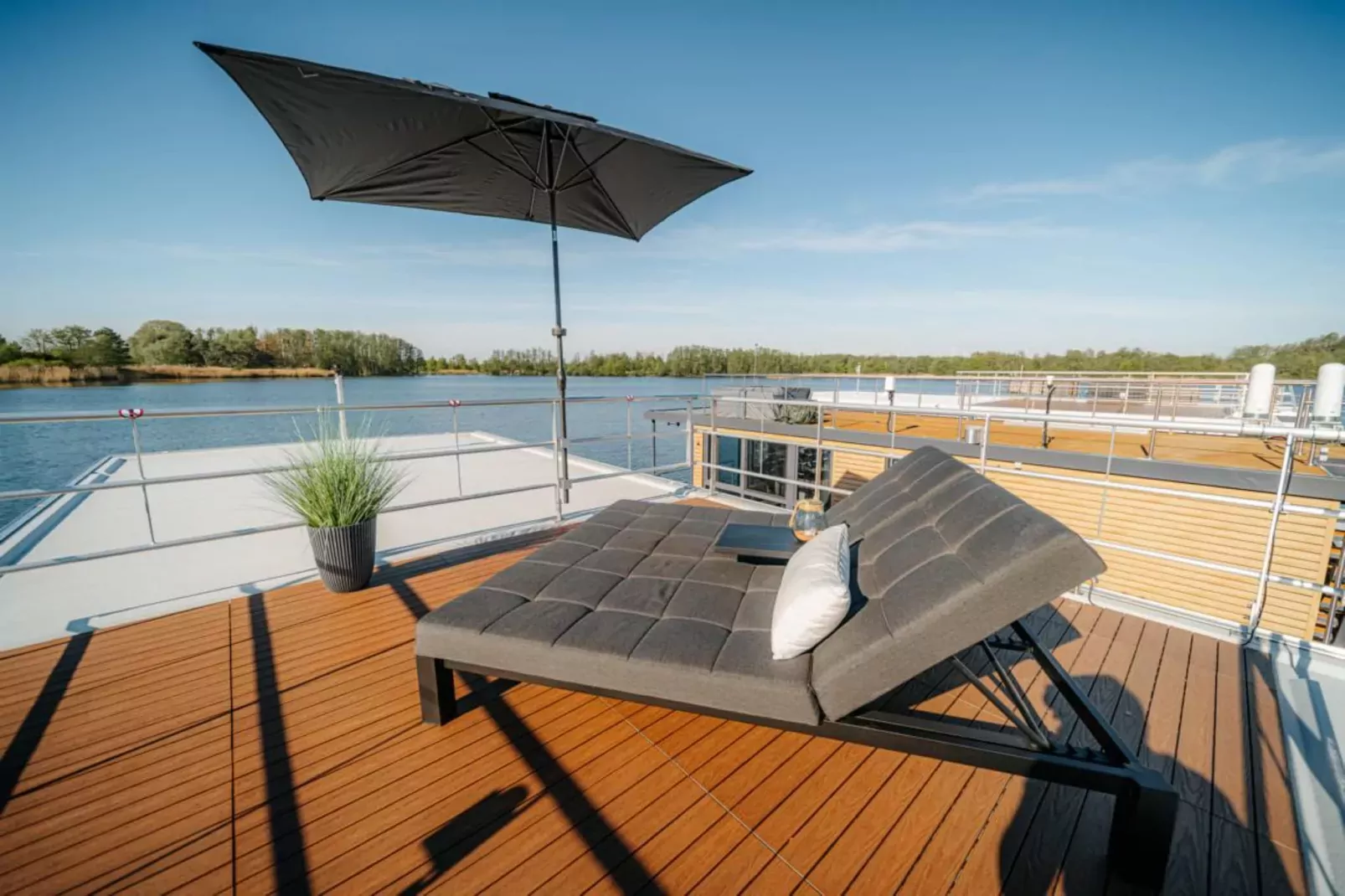 Hausboot in Zehdenick-Terrace balcony