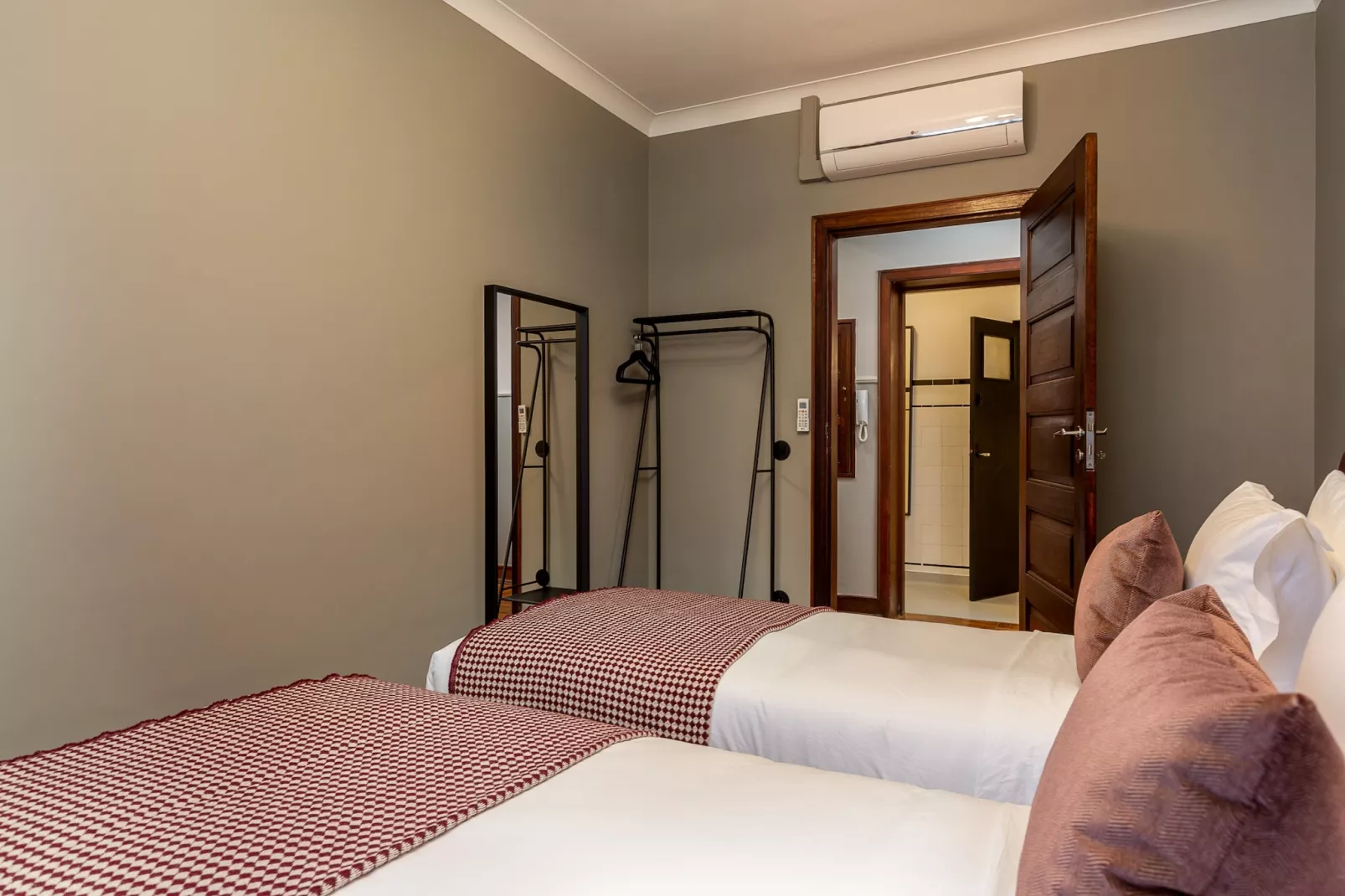 YOUROPO - Santa Catarina 1D-Bedroom