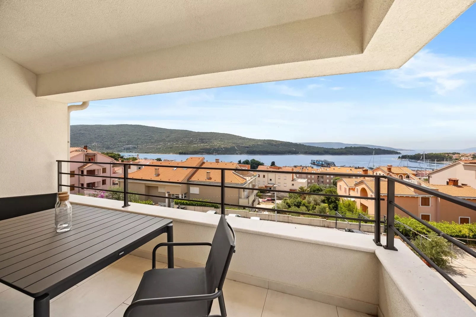 Enchanting Summer Apartment-Terrassenbalkon