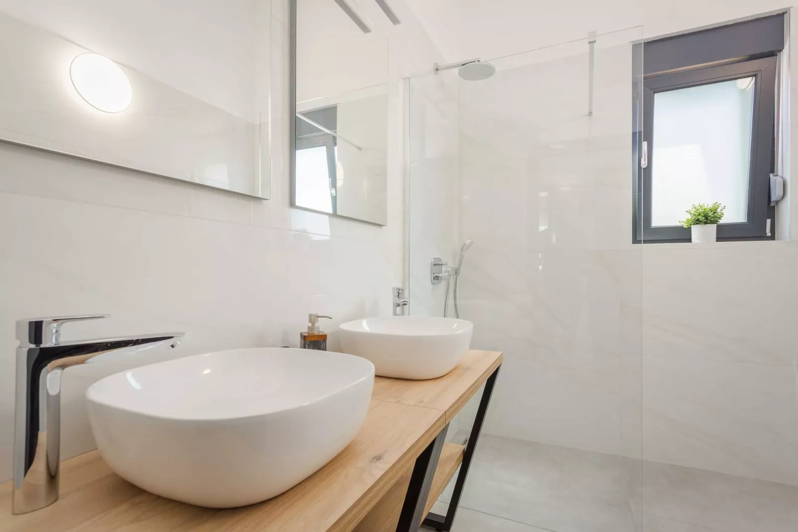 Villa Bavaria with Pool, Jacuzzi, Table Tennis-Badezimmer