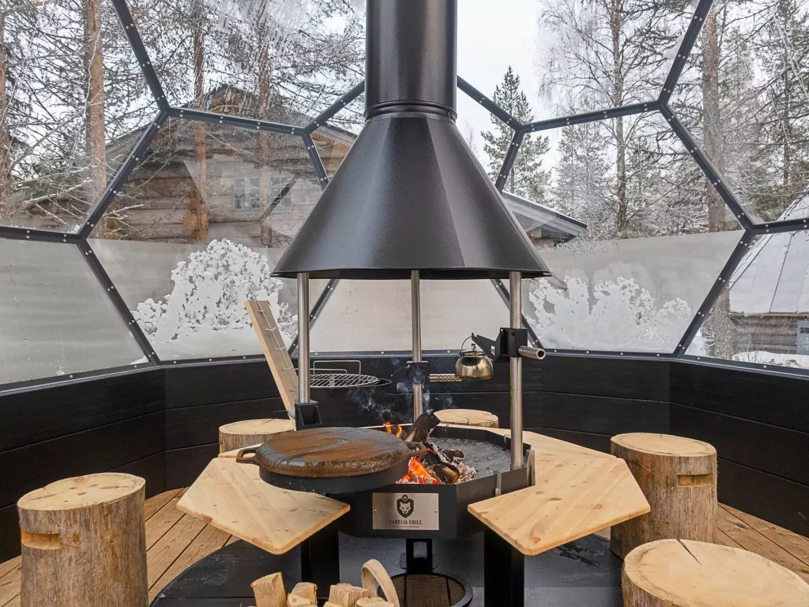 Samruam b aurora cabin-Outside