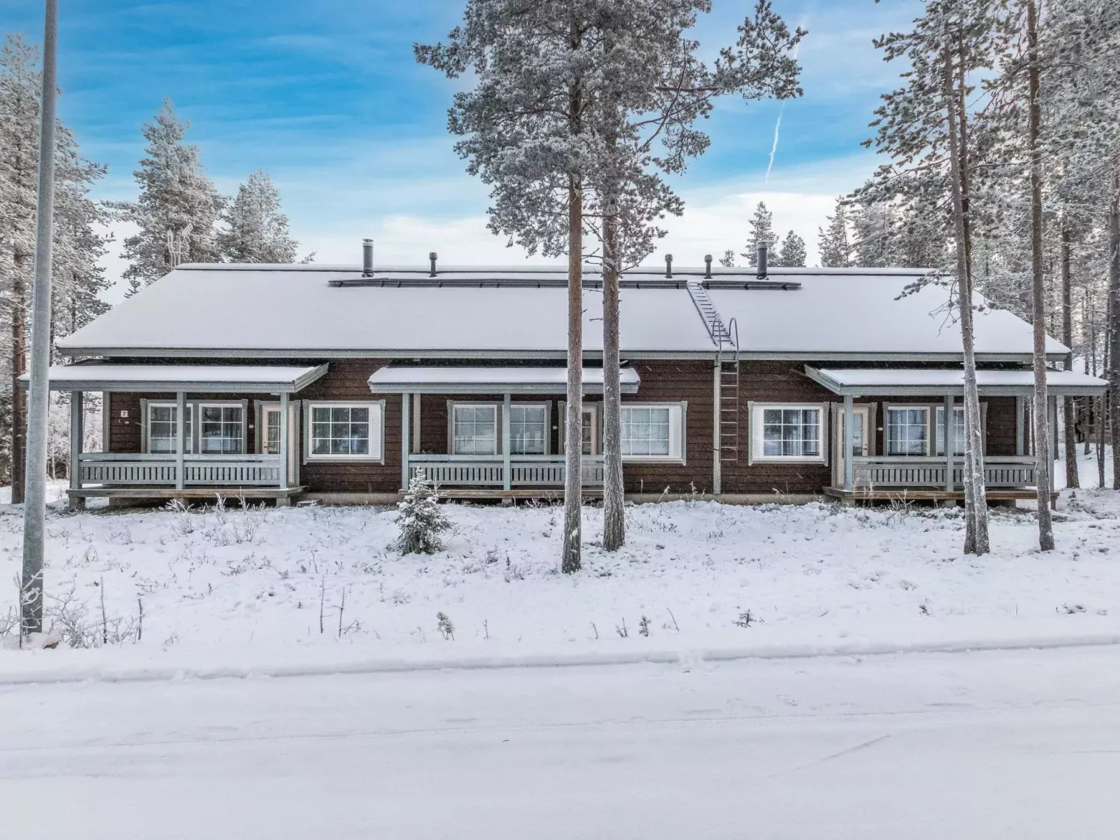 Eki-ylläs a-Outside