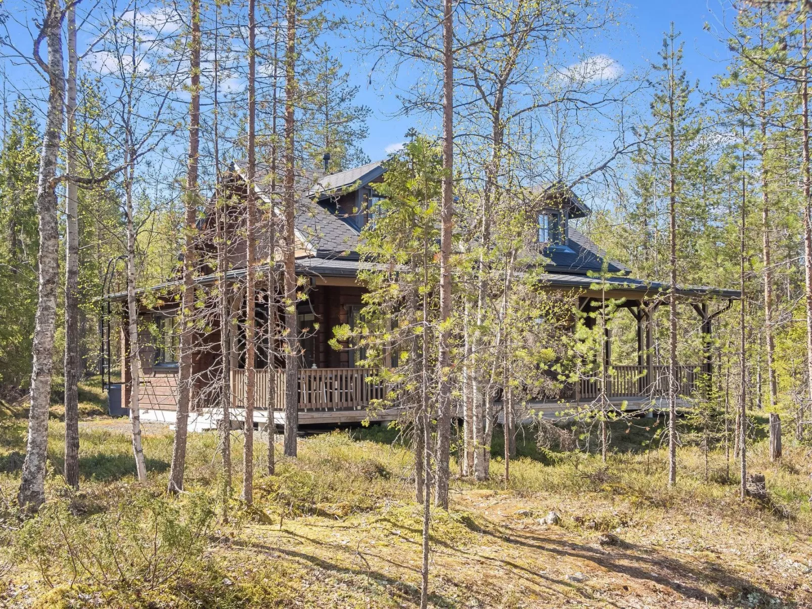 Kiehtäjän lahti-Outside