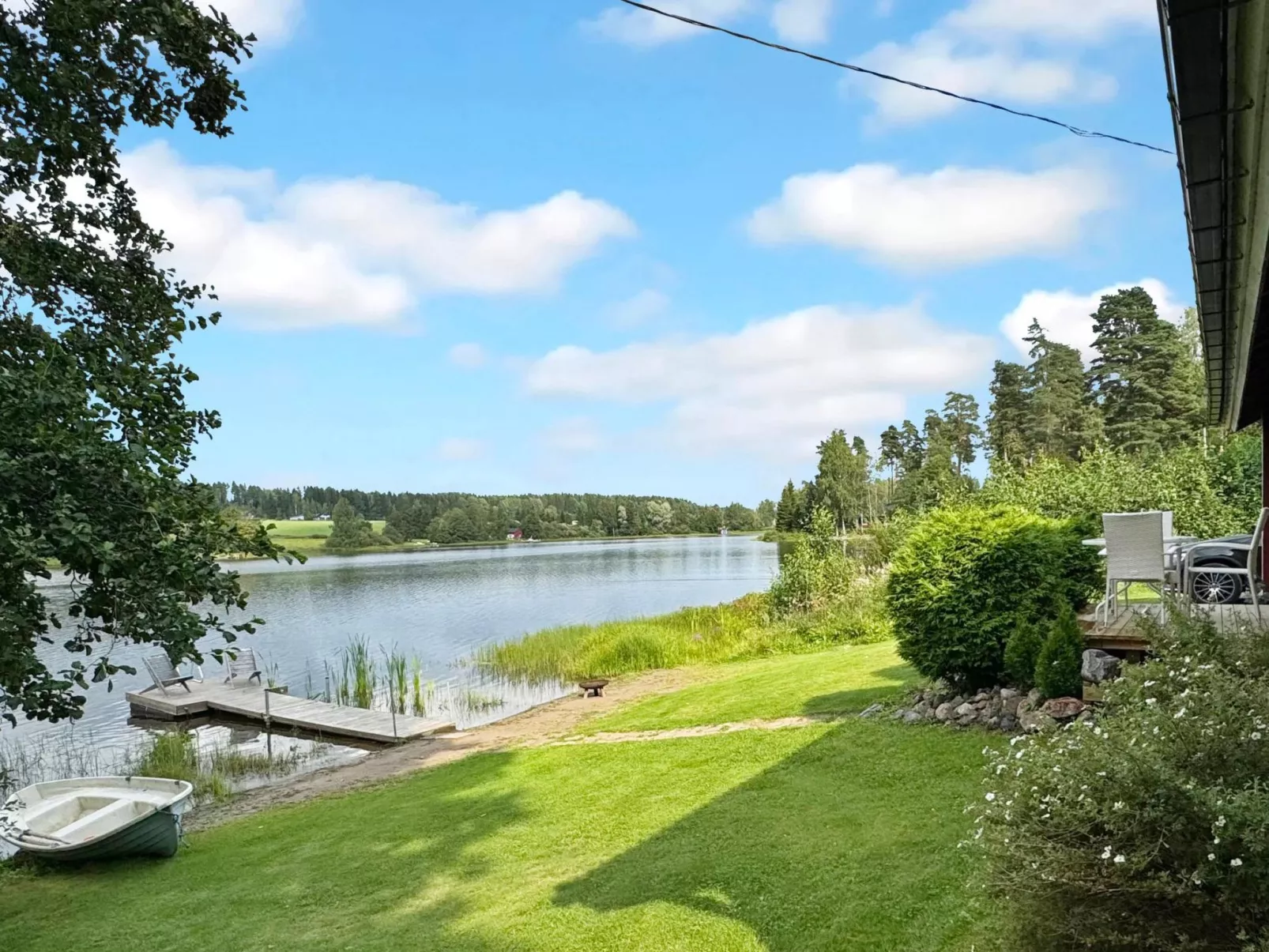 Peukaloinen-Outside