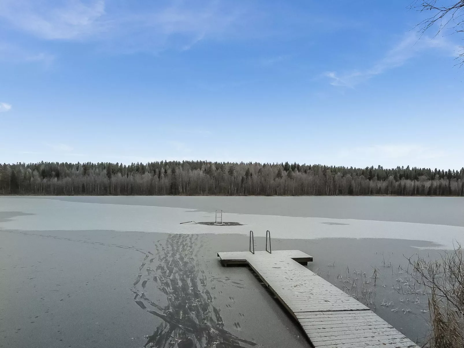 Aurinkoniemi-Outside